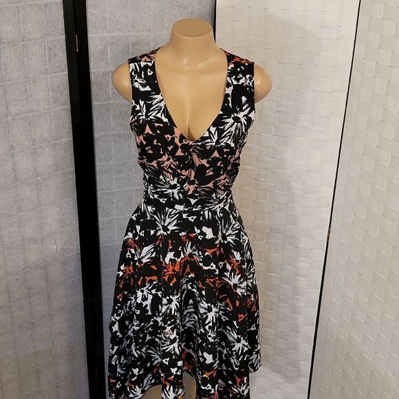 BRAND NEW METAPHOR HANDKERCHIEF FIT-AND-FLARE V-NECK SLEEVELESS FLORAL DRESS - Picture 9 of 15